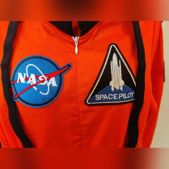 NASA Astronaut with Helmet Playset - Picture 8 of 10